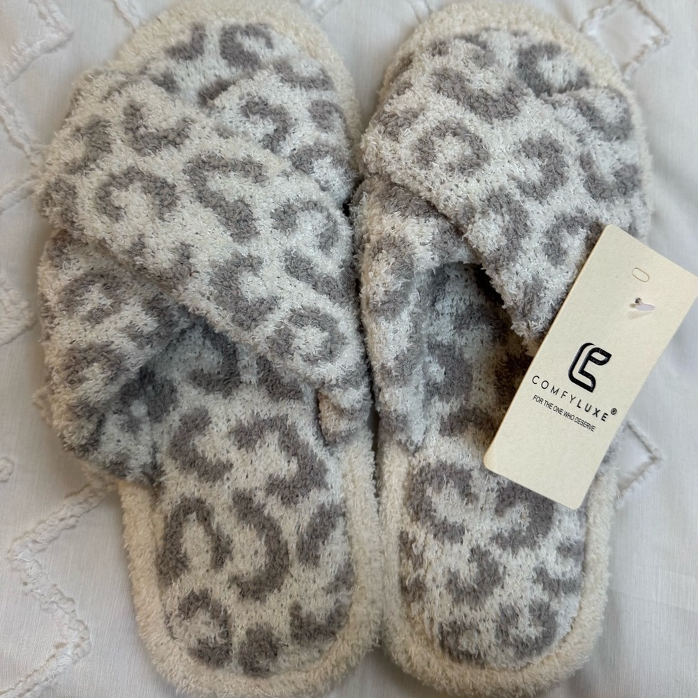 Women's Gray Leopard Plush Cross-Band Slippers